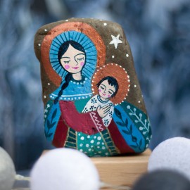 Maryjka Folkowa malowana na kamieniu